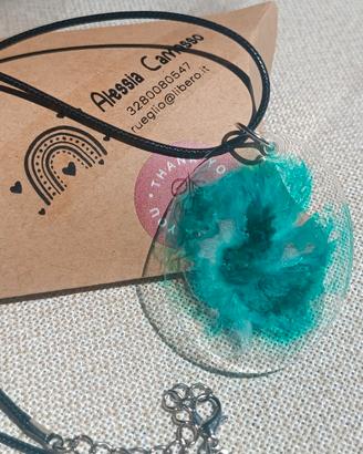 Collana con ciondolo in resina