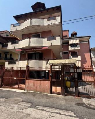 Appartamento di 195 m² con 4 locali a Giugliano in