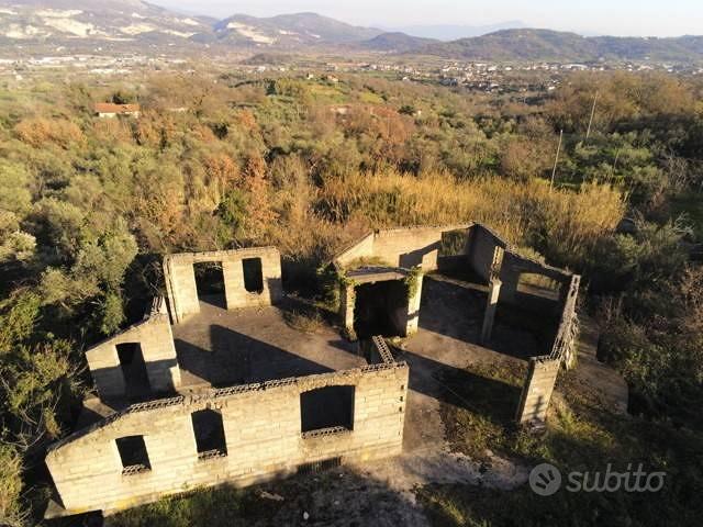 Rustico / Casale di 170 m² con più di 5 locali a S - Vista 3
