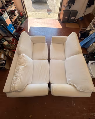 2 divani IKEA sfoderabili bianchi – €190 cad.