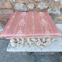 Poggiapiedi in legno con rivestimento