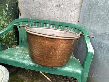 Paioli antichi di rame