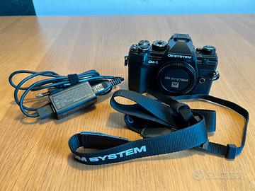 OM System OM-5 come nuova