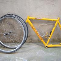Telaio bici corsa più ruote