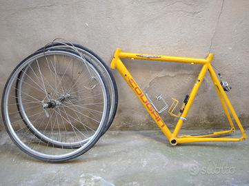 Telaio bici corsa più ruote