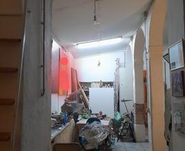 FIRENZE PIAZZA D'AZEGLIO Magazzino con servizio