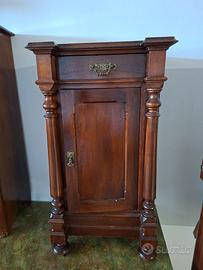 comodino in legno massello