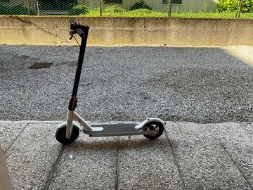 Monopattino Pari al nuovo