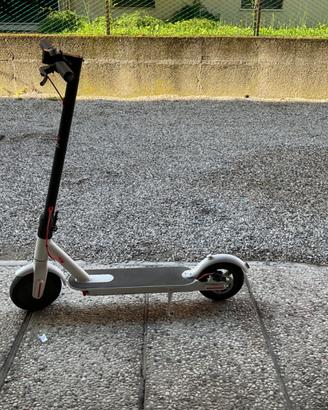 Monopattino Pari al nuovo