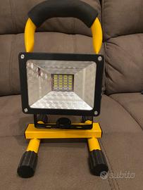 Faretto LED da lavoro orientab. + mod. Emergenza