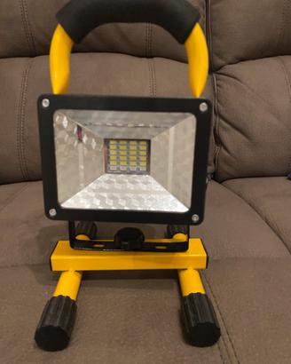 Faretto LED da lavoro orientab. + mod. Emergenza