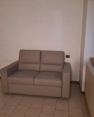Divano ecopelle due posti