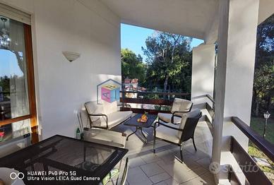 Villa di 265 m² con più di 5 locali e box auto a L