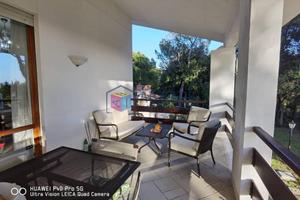 Villa di 265 m² con più di 5 locali e box auto a L