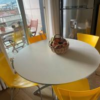 tavolo e sedie da cucina