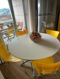 tavolo e sedie da cucina