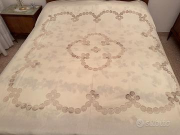 Copriletto in chiacchierino artigianale