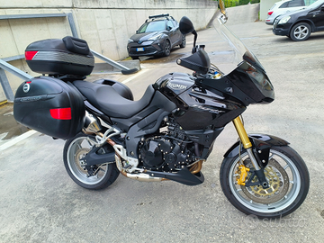 Triumph Tiger 1050 tenuto in modo maniacale