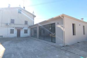 Casa a schiera con corte