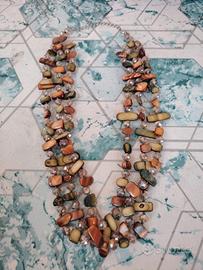collana multistrato con pietre naturali