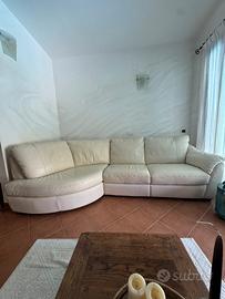 Divano in pelle bianco