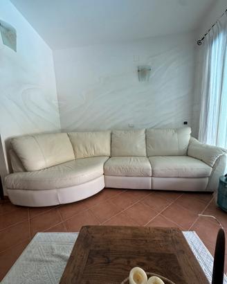 Divano in pelle bianco