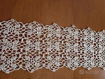 Striscia rettangolare lavorata ad uncinetto