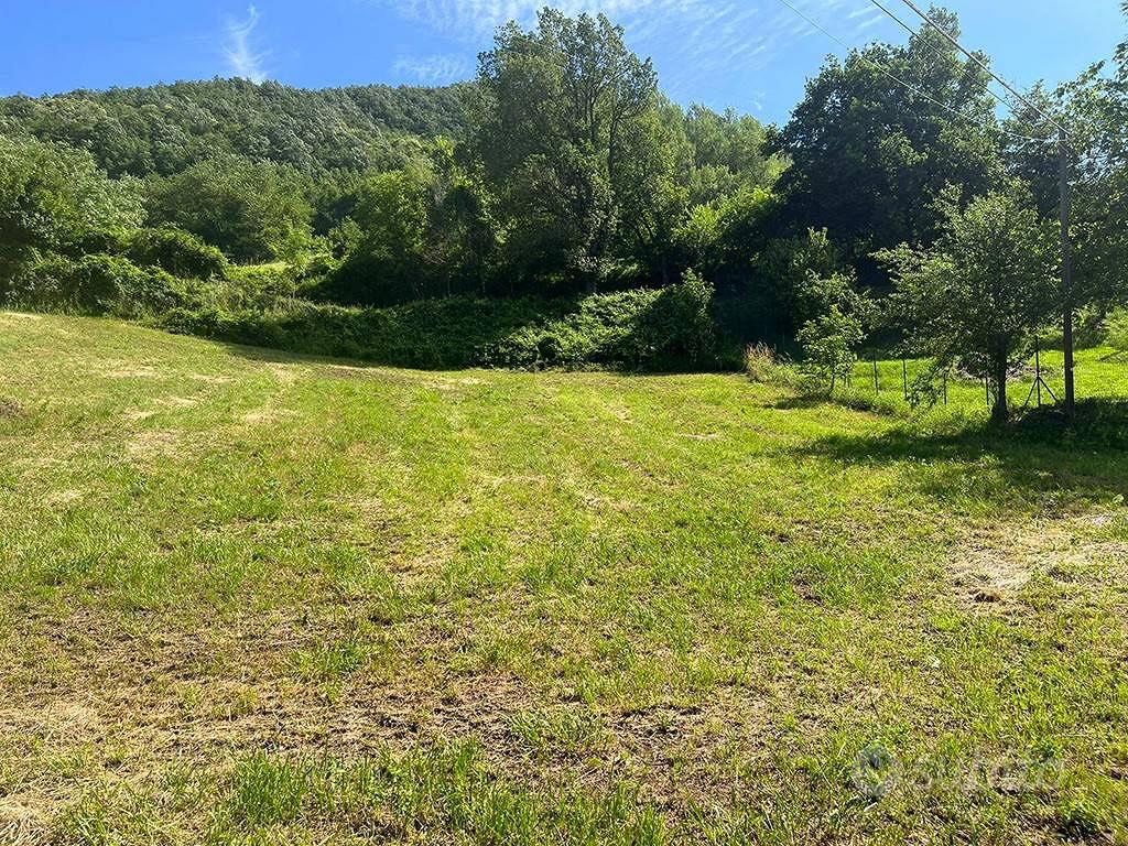 Terreno di 1500 m² a Tizzano Val Parma - Altro