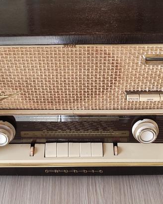 Grundig A Valvole radio model 1099 made in Germany