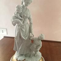 Statuina Capodimonte mamma con bambini 