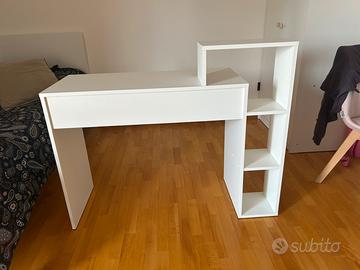 Scrivania bianca
