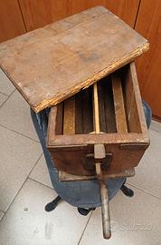 Zangola in legno manuale antica