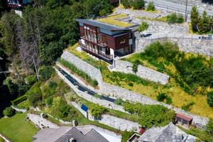 Villa singola con due unità abitative