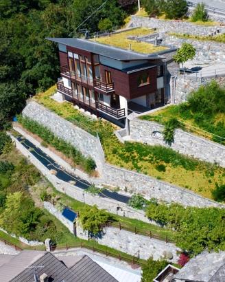 Villa singola con due unità abitative