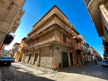 Casa indipendente a Partinico, Via Roma