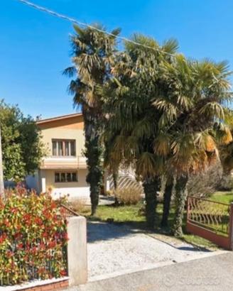 Casa indipendente con giardino 140.000