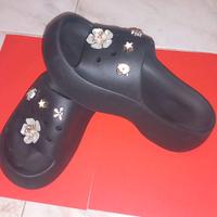 Ciabatte donna nere con decorazioni oro