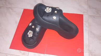 Ciabatte donna nere con decorazioni oro