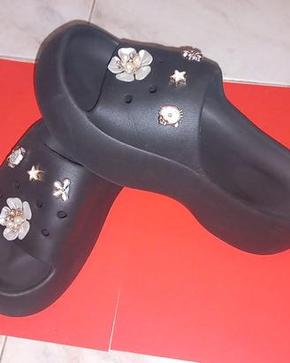 Ciabatte donna nere con decorazioni oro