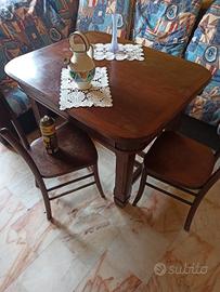 tavolo antico con due sedie 