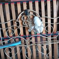 letto matrimoniale in ferro battuto decapato beige