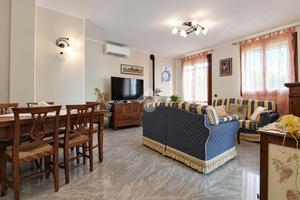 VILLA A SCHIERA A CASTELLARANO