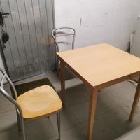 Tavolo e n'2 sedie serie Diva Calligaris