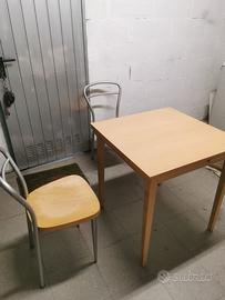 Tavolo e n'2 sedie serie Diva Calligaris