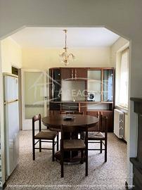 Appartamento di 84 m² con 4 locali e box auto a Ac