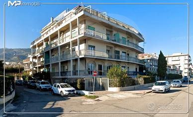 Grande appartamento panoramico fronte mare