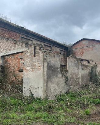 Immobile di 820 m² con 2 locali a Conselice