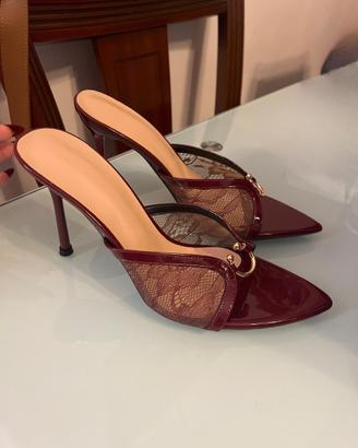 Décolleté sabot bordeaux con inserti in rete