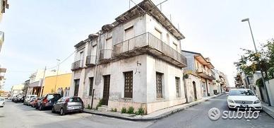 Casa indipendente e terreno edificabile a Giarre