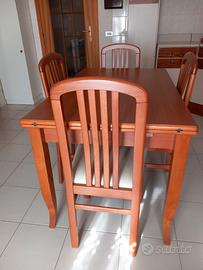 Tavolo da cucina e sedie